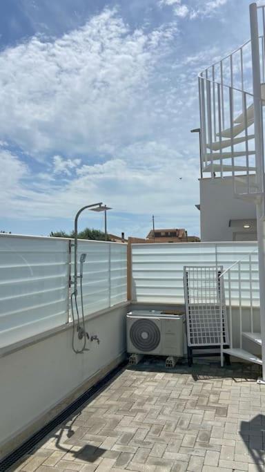 Atabey Appartamento Sul Mare Focene Bagian luar foto